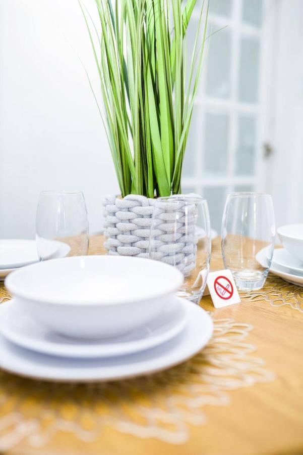 Beautiful 2 Bedroom House - Free Parking - Lt House Лестър Екстериор снимка