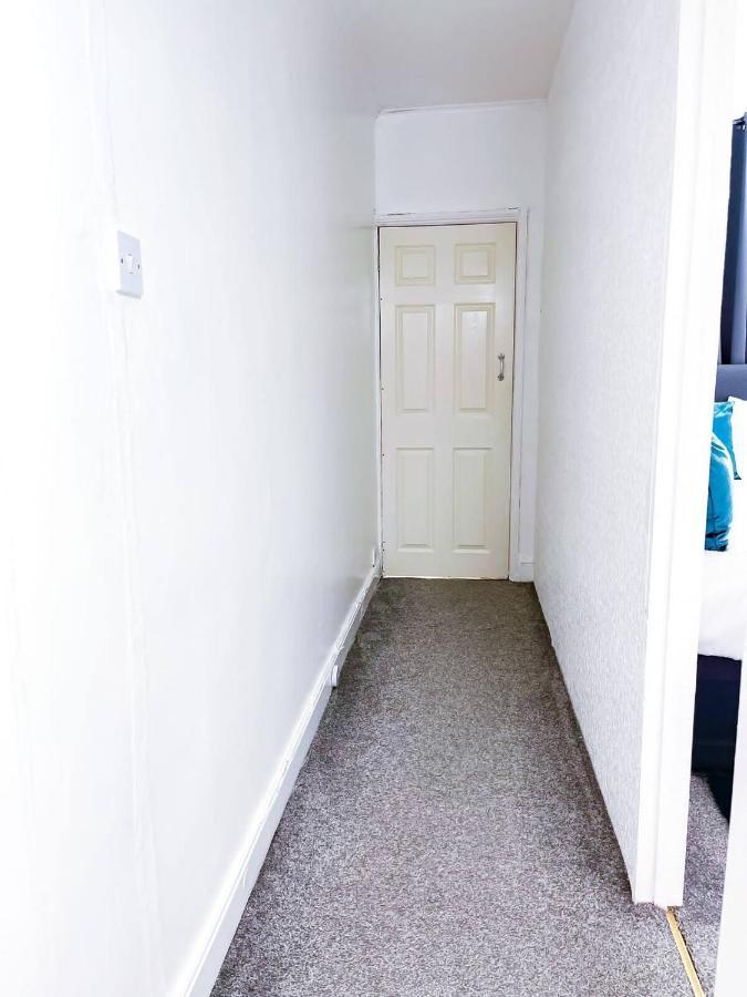 Beautiful 2 Bedroom House - Free Parking - Lt House Лестър Екстериор снимка